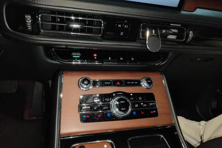 Used Lincoln Aviator 2022 3.0T V6 Four-Wheel Drive Luxury Edition Gear Lever