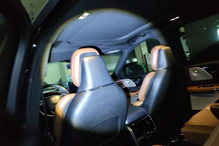 Used Lincoln Aviator 2022 3.0T V6 Four-Wheel Drive Executive Edition Headliner