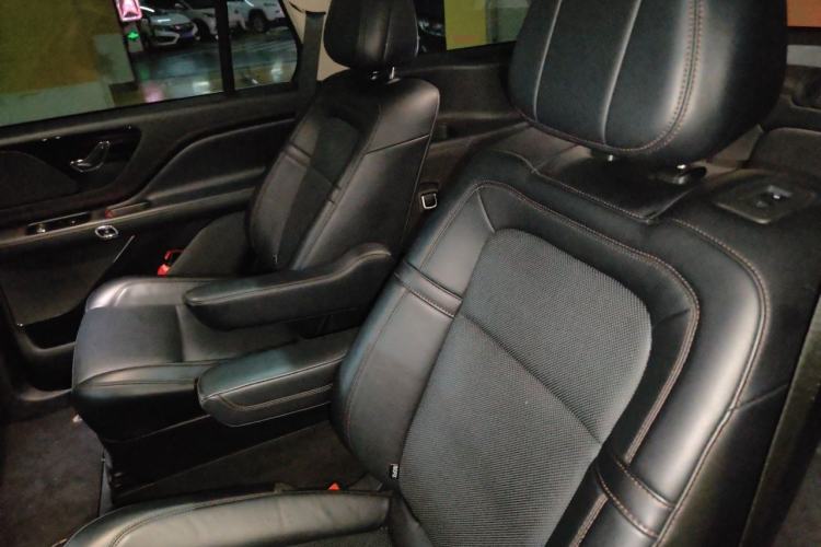 Used Lincoln Aviator 2022 3.0T V6 Four-Wheel Drive Luxury Edition Left Rear Seat