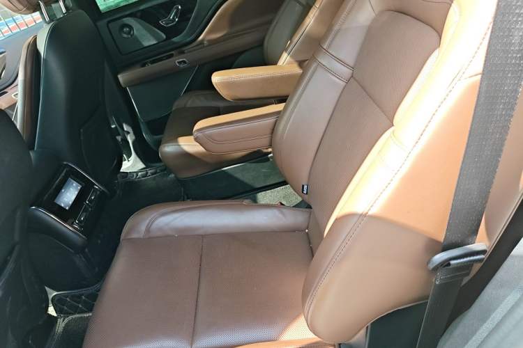 Used Lincoln Aviator 2022 3.0T V6 Four-Wheel Drive Luxury Edition Left Rear Seat
