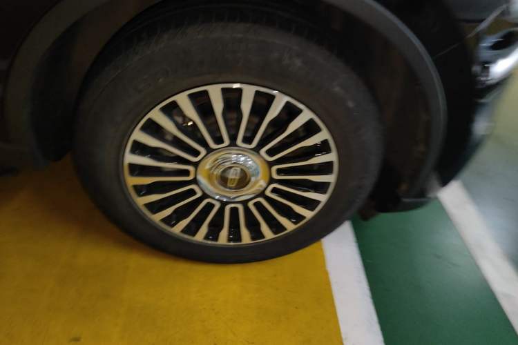 Used Lincoln Aviator 2022 3.0T V6 Four-Wheel Drive Luxury Edition Right Front Wheel Hub