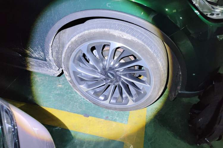 Used Lincoln Aviator 2022 3.0T V6 Four-Wheel Drive Executive Edition Right Front Wheel Hub