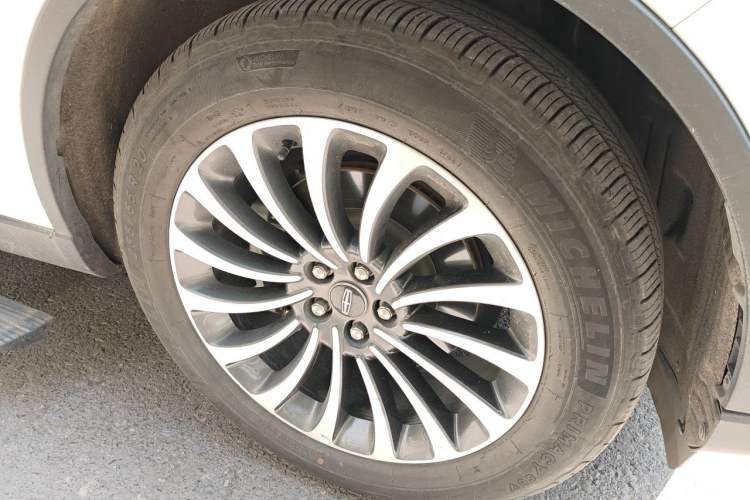 Used Lincoln Aviator 2022 3.0T V6 Four-Wheel Drive Luxury Edition Right Front Wheel Hub