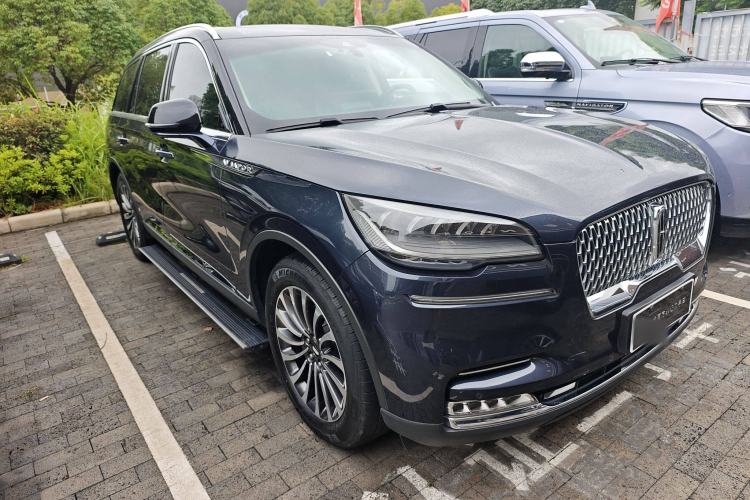 Used Lincoln Aviator 2022 3.0T V6 Four-Wheel Drive Luxury Edition Front Right 45 Deg