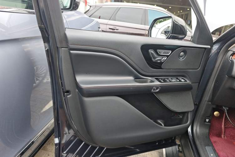 Used Lincoln Aviator 2022 3.0T V6 Four-Wheel Drive Luxury Edition Left Front Door Interior