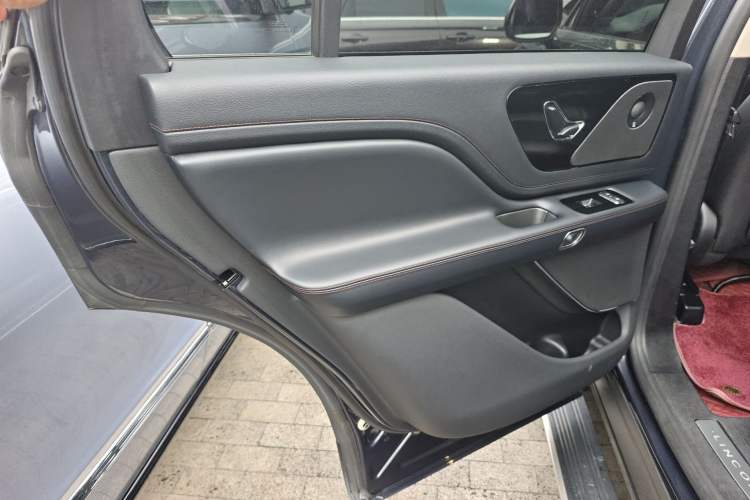 Used Lincoln Aviator 2022 3.0T V6 Four-Wheel Drive Luxury Edition Left Rear Door Interior
