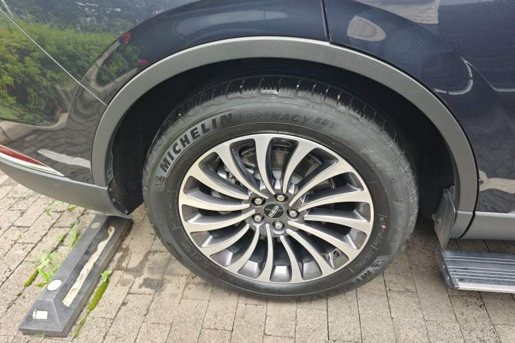 Used Lincoln Aviator 2022 3.0T V6 Four-Wheel Drive Luxury Edition Right Rear Wheel Hub