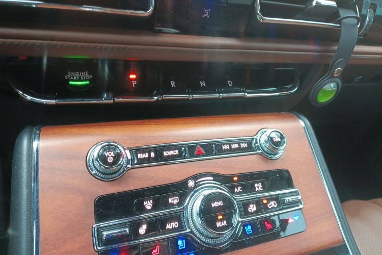 Used Lincoln Aviator 2022 3.0T V6 Four-Wheel Drive Luxury Edition Gear Lever