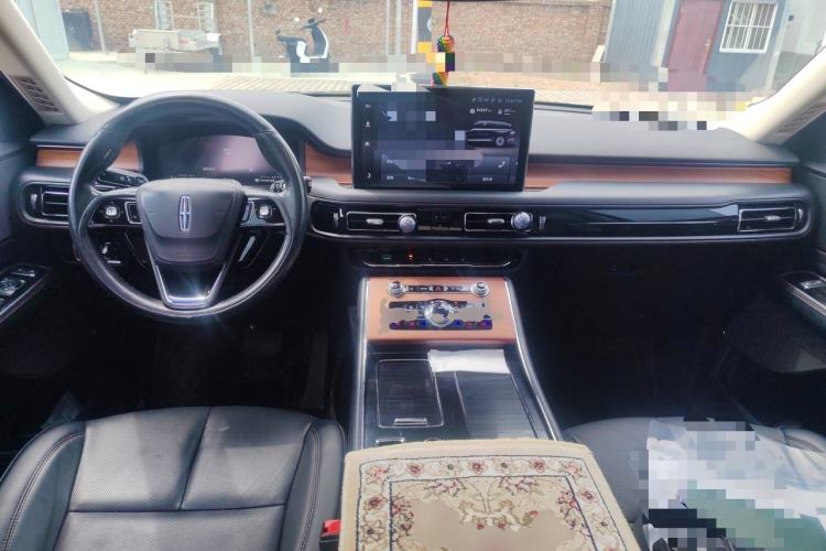 Used Lincoln Aviator 2022 3.0T V6 Four-Wheel Drive Luxury Edition Center Console