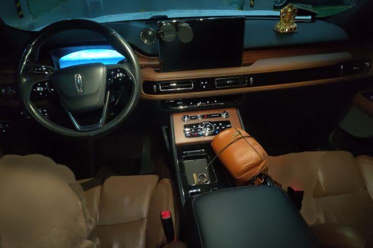 Used Lincoln Aviator 2022 3.0T V6 Four-Wheel Drive Executive Edition Center Console