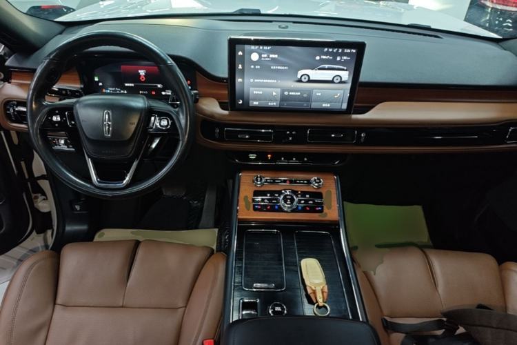 Used Lincoln Aviator 2022 3.0T V6 Four-Wheel Drive Luxury Edition Center Console