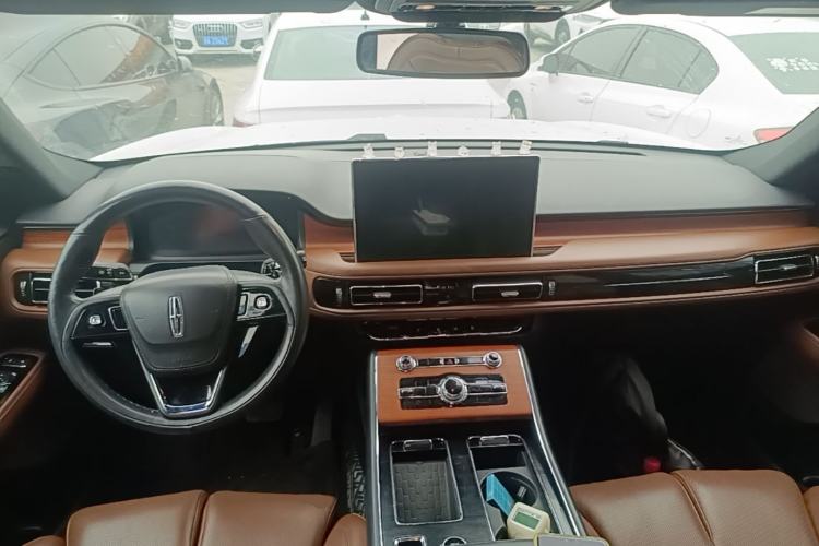 Used Lincoln Aviator 2022 3.0T V6 Four-Wheel Drive Luxury Edition Center Console