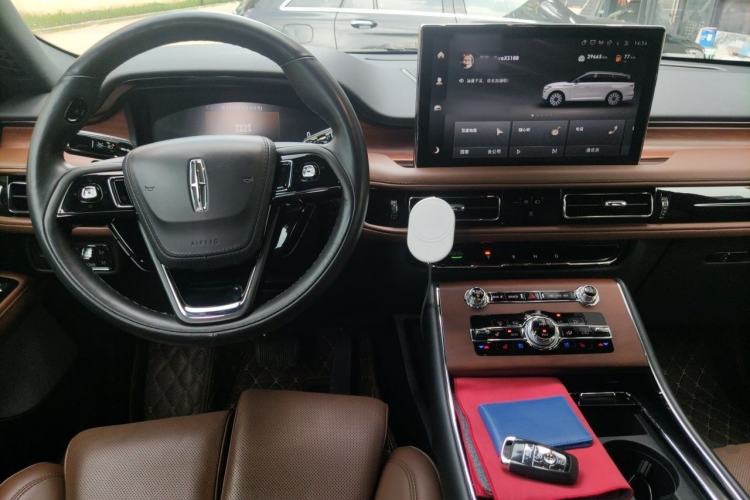 Used Lincoln Aviator 2022 3.0T V6 Four-Wheel Drive Executive Edition Center Console