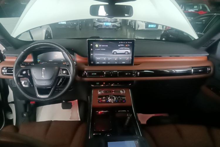 Used Lincoln Aviator 2022 3.0T V6 Four-Wheel Drive Luxury Edition Center Console