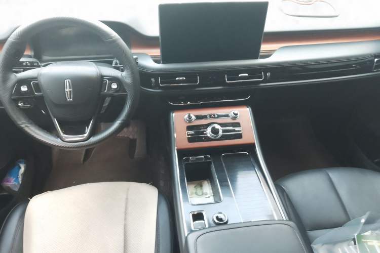 Used Lincoln Aviator 2022 3.0T V6 Four-Wheel Drive Luxury Edition Center Console