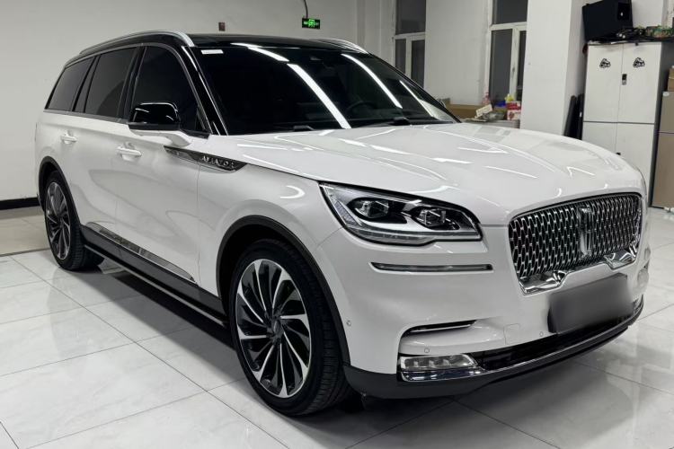 Used Lincoln Aviator 2022 3.0T V6 Four-Wheel Drive Executive Edition Front Right 45 Deg