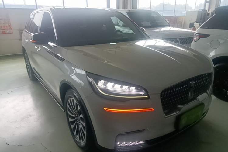 Used Lincoln Aviator 2022 3.0T V6 Four-Wheel Drive Luxury Edition Front Right 45 Deg