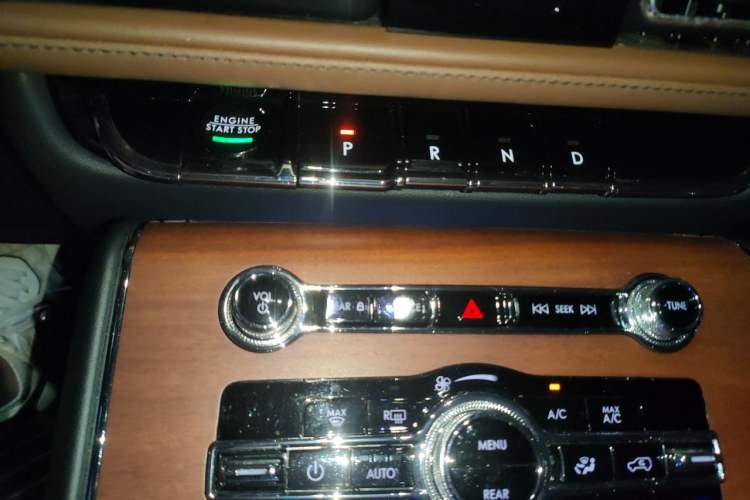 Used Lincoln Aviator 2022 3.0T V6 Four-Wheel Drive Executive Edition Gear Lever