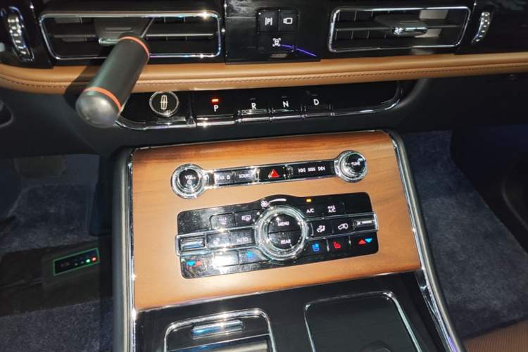 Used Lincoln Aviator 2022 3.0T V6 Four-Wheel Drive Luxury Edition Gear Lever