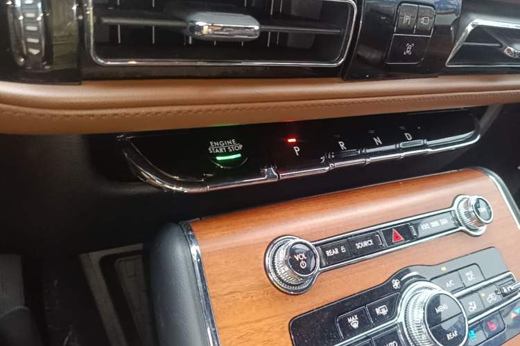 Used Lincoln Aviator 2022 3.0T V6 Four-Wheel Drive Luxury Edition Gear Lever