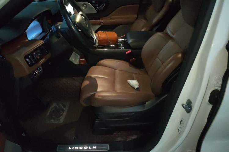 Used Lincoln Aviator 2022 3.0T V6 Four-Wheel Drive Executive Edition Left Front Seat