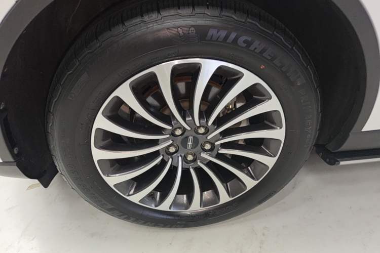 Used Lincoln Aviator 2022 3.0T V6 Four-Wheel Drive Luxury Edition Left Front Wheel Hub