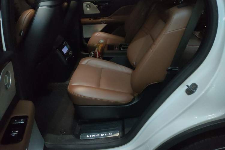 Used Lincoln Aviator 2022 3.0T V6 Four-Wheel Drive Executive Edition Left Rear Seat