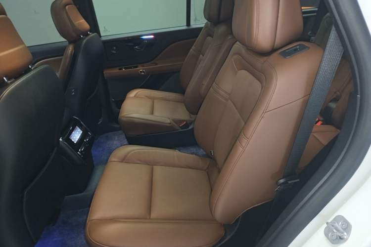 Used Lincoln Aviator 2022 3.0T V6 Four-Wheel Drive Luxury Edition Left Rear Seat