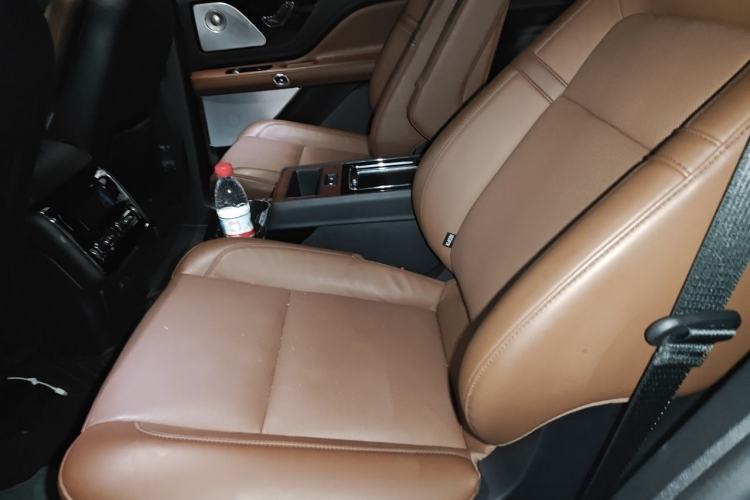 Used Lincoln Aviator 2022 3.0T V6 Four-Wheel Drive Executive Edition Left Rear Seat