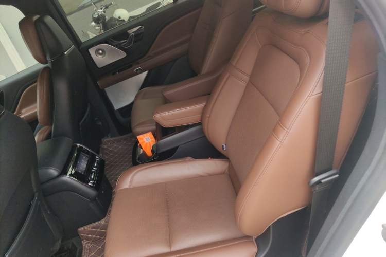 Used Lincoln Aviator 2022 3.0T V6 Four-Wheel Drive Executive Edition Left Rear Seat
