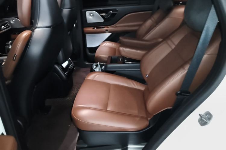 Used Lincoln Aviator 2022 3.0T V6 Four-Wheel Drive Executive Edition Left Rear Seat
