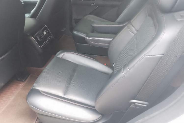 Used Lincoln Aviator 2022 3.0T V6 Four-Wheel Drive Luxury Edition Left Rear Seat