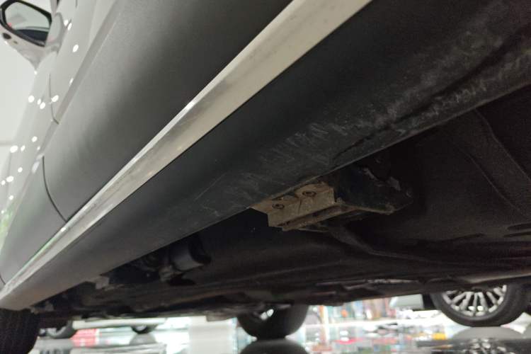 Used Lincoln Aviator 2022 3.0T V6 Four-Wheel Drive Luxury Edition Left Side Sill