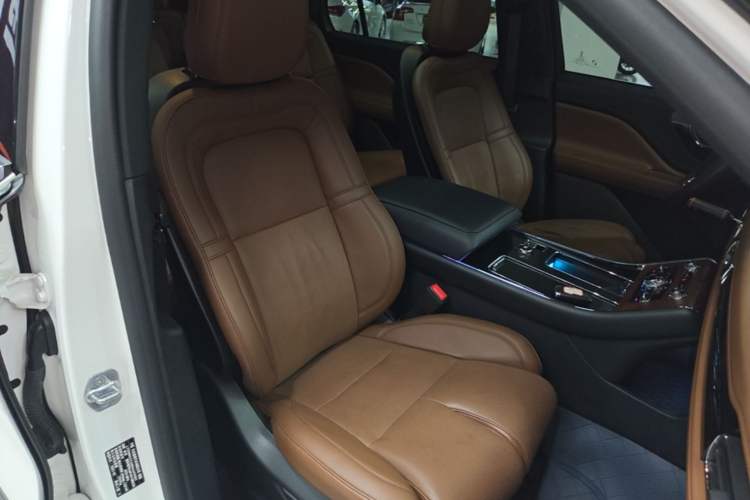 Used Lincoln Aviator 2022 3.0T V6 Four-Wheel Drive Luxury Edition Right Front Seat
