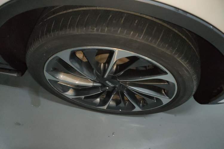 Used Lincoln Aviator 2022 3.0T V6 Four-Wheel Drive Executive Edition Right Front Wheel Hub