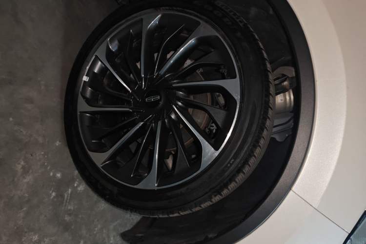 Used Lincoln Aviator 2022 3.0T V6 Four-Wheel Drive Executive Edition Right Front Wheel Hub