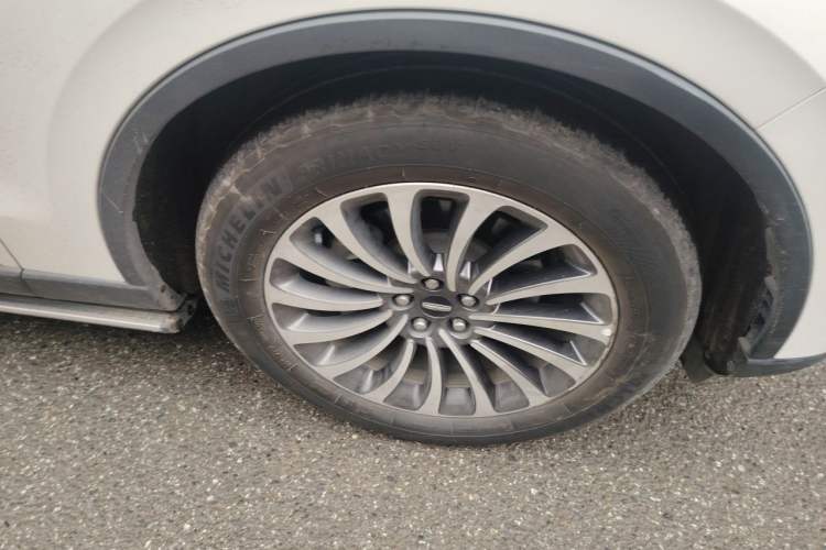 Used Lincoln Aviator 2022 3.0T V6 Four-Wheel Drive Luxury Edition Right Front Wheel Hub
