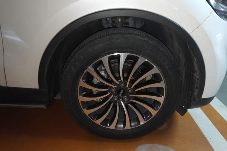 Used Lincoln Aviator 2022 3.0T V6 Four-Wheel Drive Luxury Edition Right Front Wheel Hub