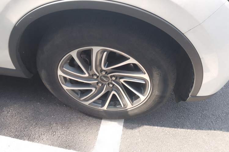 Used Lincoln Aviator 2022 3.0T V6 Four-Wheel Drive Luxury Edition Right Front Wheel Hub