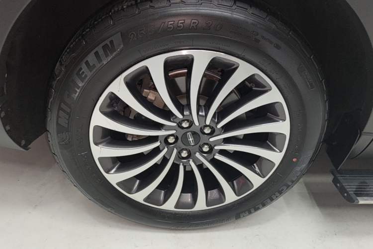 Used Lincoln Aviator 2022 3.0T V6 Four-Wheel Drive Luxury Edition Right Rear Wheel Hub