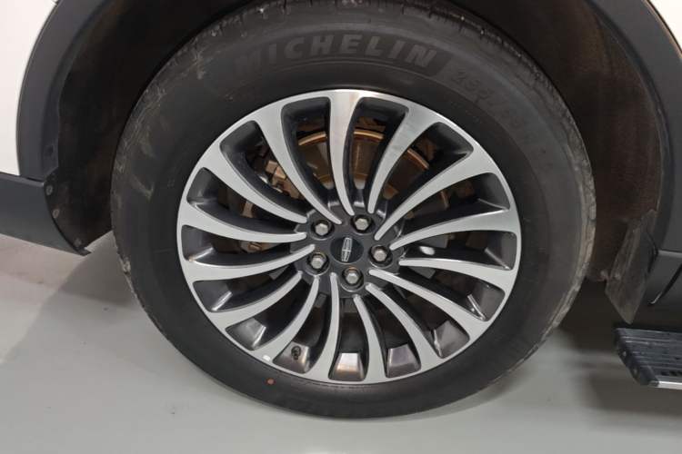 Used Lincoln Aviator 2022 3.0T V6 Four-Wheel Drive Luxury Edition Right Rear Wheel Hub