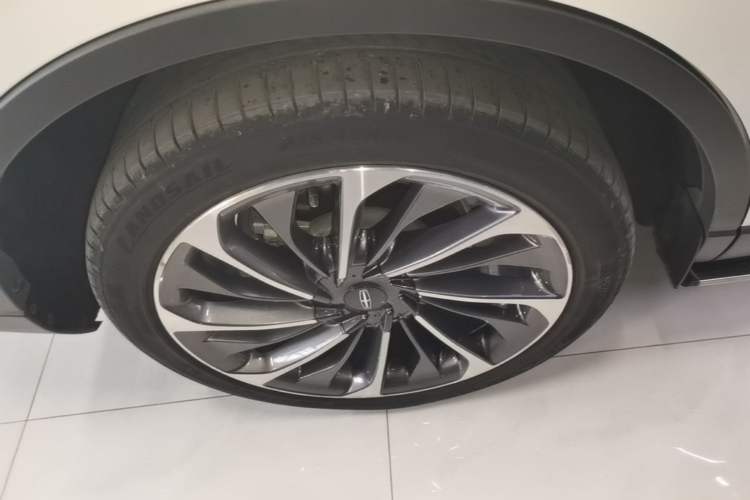 Used Lincoln Aviator 2022 3.0T V6 Four-Wheel Drive Executive Edition Right Rear Wheel Hub
