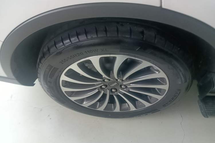 Used Lincoln Aviator 2022 3.0T V6 Four-Wheel Drive Luxury Edition Right Rear Wheel Hub