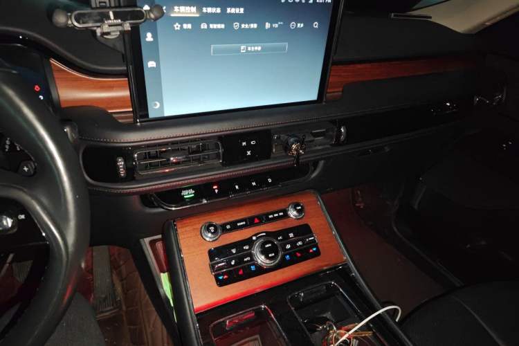 Used Lincoln Aviator 2023 3.0T V6 Four-Wheel Drive Luxury Cruise Version Six Seats Audio And AC Panel