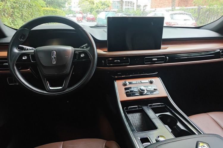 Used Lincoln Aviator 2023 3.0T V6 All-Wheel-Drive Zunya Cruise Version Six Seats Center Console