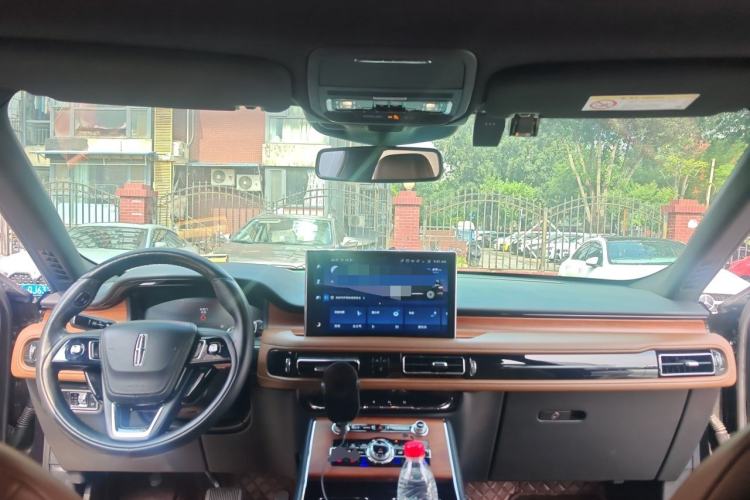Used Lincoln Aviator 2023 3.0T V6 All-Wheel-Drive Zunya Cruise Version Six Seats Center Console
