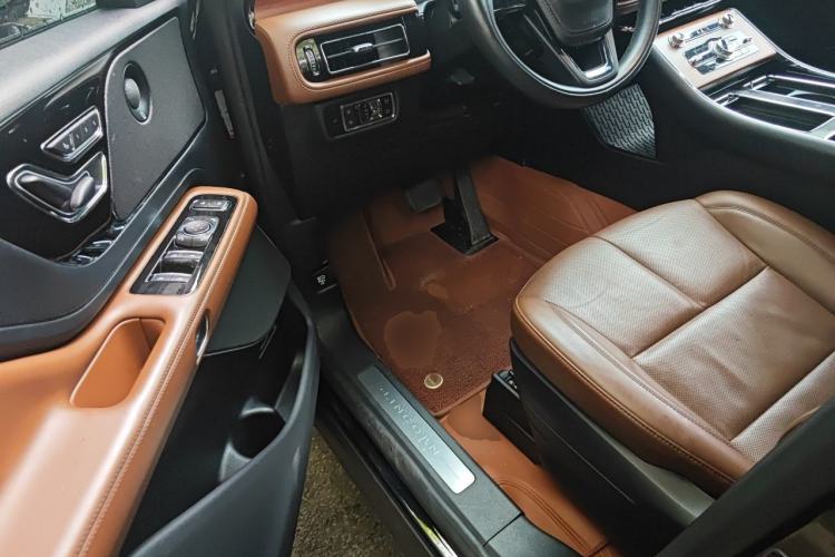 Used Lincoln Aviator 2023 3.0T V6 All-Wheel-Drive Zunya Cruise Version Six Seats Driver Seat