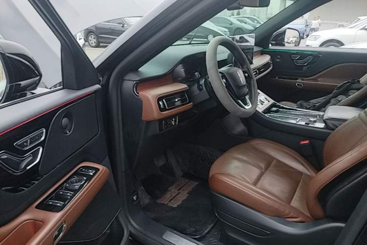 Used Lincoln Aviator 2023 3.0T V6 All-Wheel-Drive Zunya Cruise Version Six Seats Driver Seat
