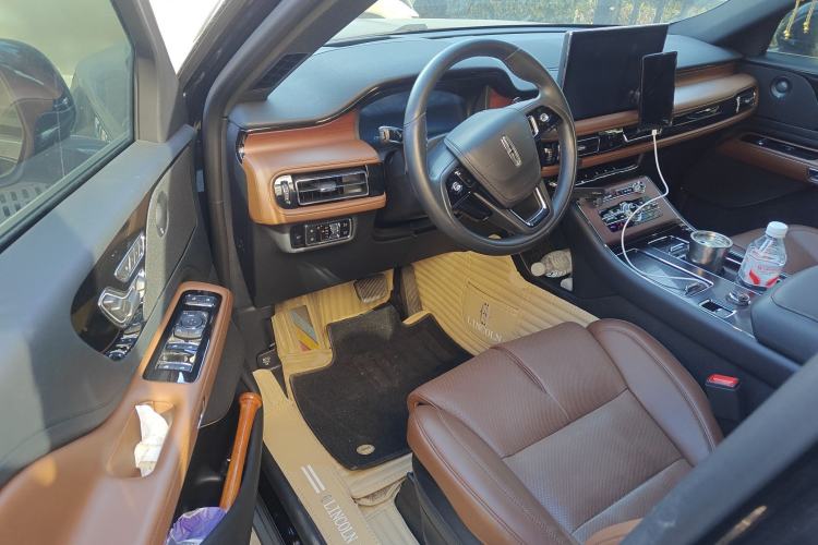 Used Lincoln Aviator 2023 3.0T V6 All-Wheel-Drive Executive Cruise Version Six Seats Driver Seat