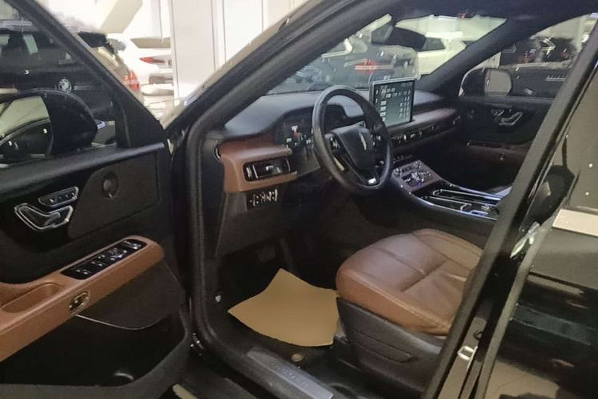 Used Lincoln Aviator 2023 3.0T V6 All-Wheel-Drive Zunya Cruise Version Six Seats Driver Seat
